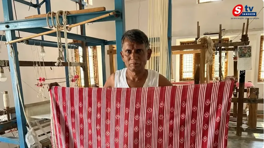 పోచంపల్లిలో అరటినారతో ఇక్కత్ చీరలు! నేతన్నల సరికొత్త ఆవిష్కరణ
